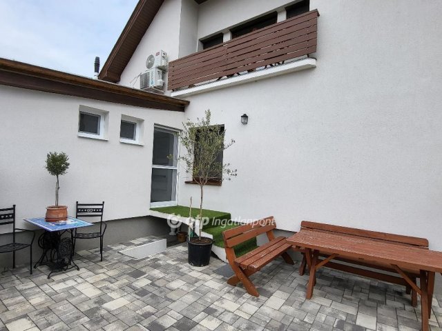 Eladó családi ház, Siófokon 175 M Ft, 6 szobás