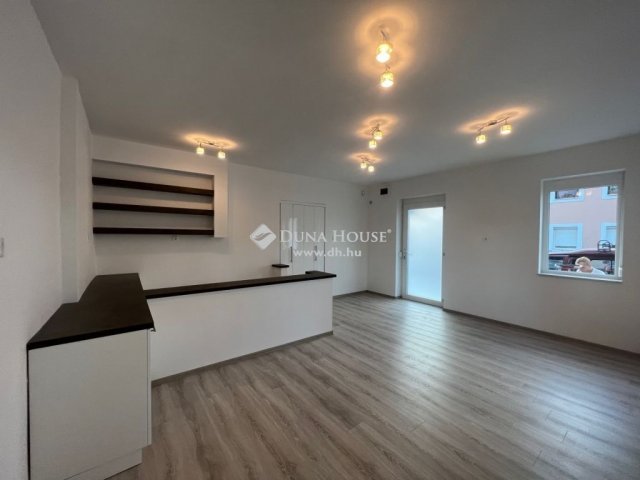 Eladó üzlethelyiség, Egerben 38.9 M Ft, 2 szobás