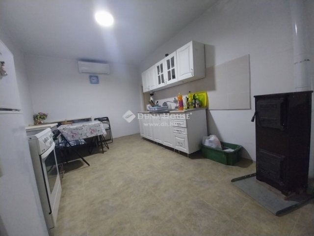 Eladó családi ház, Pakson 28 M Ft, 2 szobás