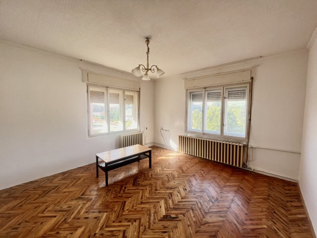 Eladó családi ház, Csetényben 42.9 M Ft, 3 szobás