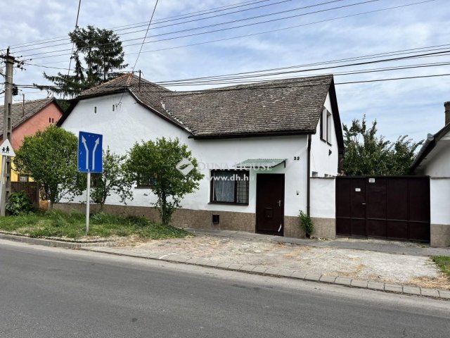 Eladó családi ház, Szekszárdon 49.9 M Ft, 4 szobás