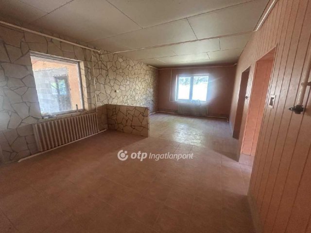 Eladó családi ház, Alsópetényen 31.8 M Ft, 3 szobás