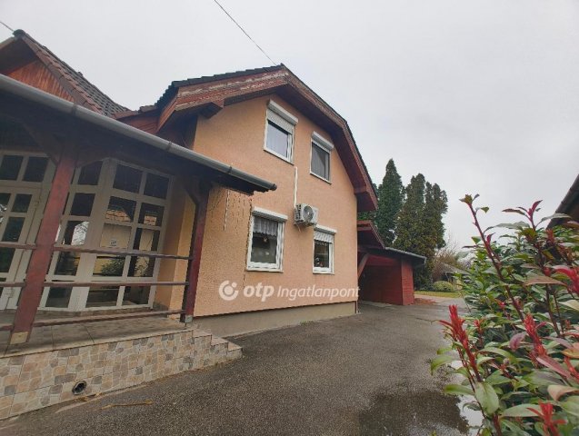 Eladó családi ház, Szigetszentmiklóson 160 M Ft, 5+1 szobás