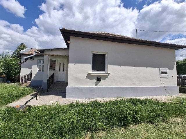 Eladó családi ház, Újszászon 21.9 M Ft, 3 szobás