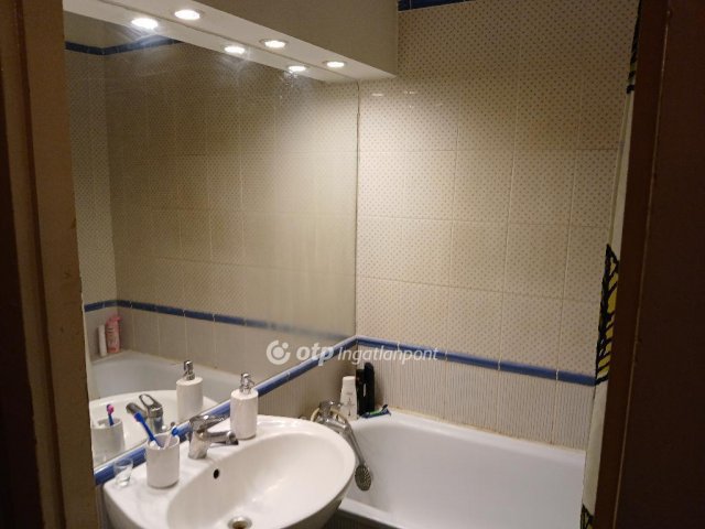 Eladó panellakás, Gyöngyösön 29.9 M Ft, 1+2 szobás