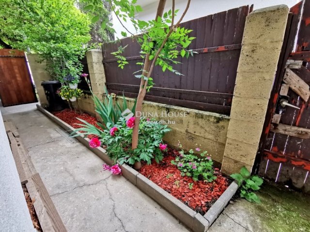 Eladó családi ház, Budaörsön 59.9 M Ft, 2 szobás