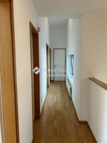 Eladó családi ház, Nagykovácsiban 350 M Ft, 5 szobás
