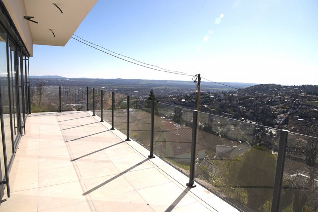 Eladó téglalakás, Pécsett 169 M Ft, 4 szobás