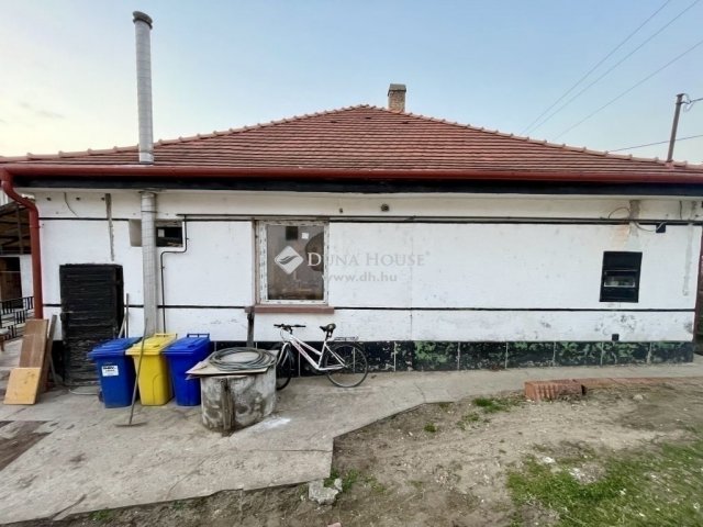 Eladó családi ház, Dunaharasztin 65.5 M Ft, 5 szobás