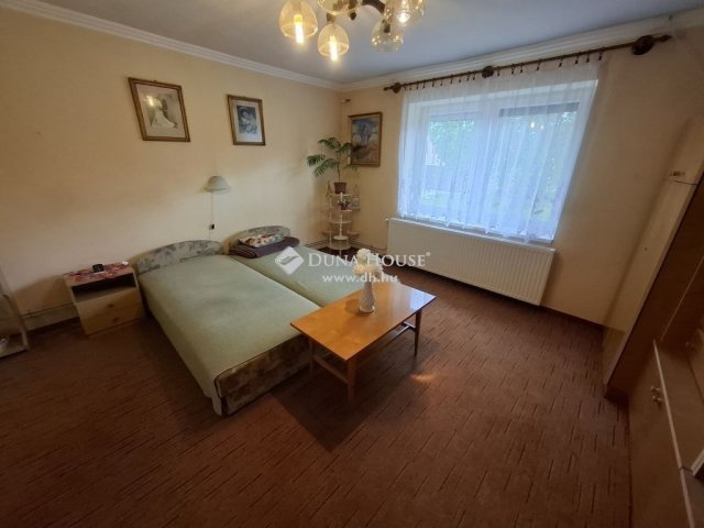 Eladó családi ház, Kiskunfélegyházán 20 M Ft, 1 szobás