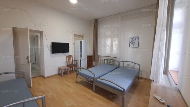 Eladó családi ház, Győrött 69.99 M Ft, 6+2 szobás