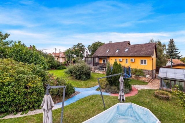 Eladó családi ház, Budapesten, XVI. kerületben 330 M Ft