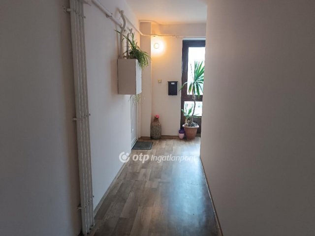 Eladó panellakás, Velencén 57.9 M Ft, 2 szobás