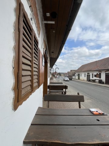 Eladó üzlethelyiség, Villányban 47.35 M Ft