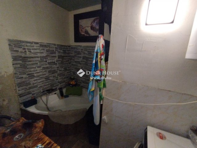 Eladó sorház, Tatabányán 24.99 M Ft, 2 szobás