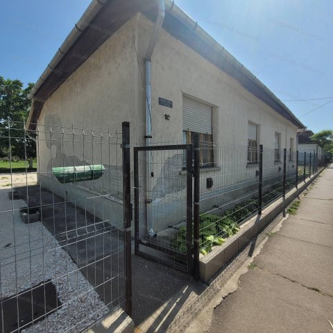 Eladó családi ház, Alattyánban 25 M Ft, 4 szobás