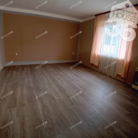Eladó családi ház, Őcsényen 26.9 M Ft, 3 szobás