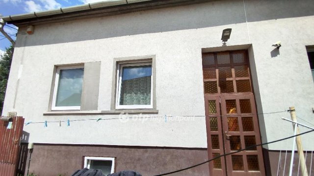 Eladó családi ház, Jászberényben 64 M Ft, 3+7 szobás