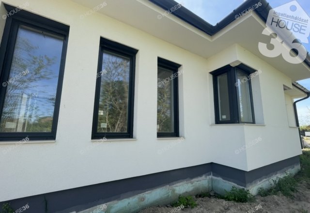 Eladó családi ház, Kecskeméten 66.9 M Ft, 4 szobás
