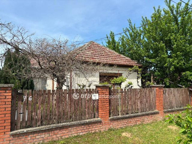 Eladó családi ház, Dombrádon 12.8 M Ft, 2 szobás