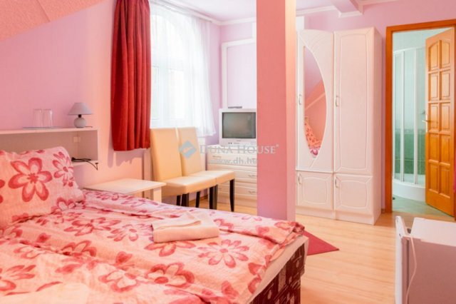 Eladó hotel, Dédestapolcsányban 525.2 M Ft, 21 szobás