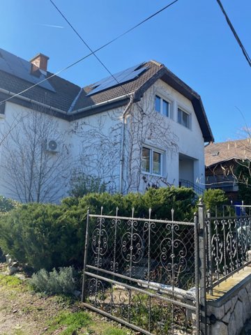 Eladó családi ház, Csopakon 210 M Ft, 9 szobás