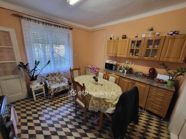 Eladó családi ház, Jászfényszarun 19.5 M Ft, 2 szobás