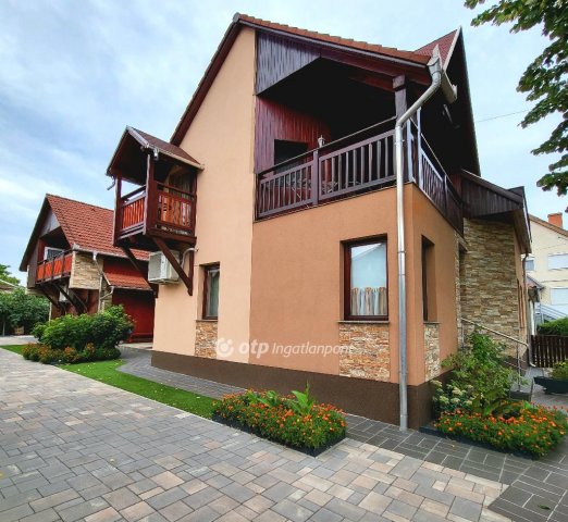 Eladó nyaraló, Hajdúszoboszlón 154 M Ft, 8 szobás