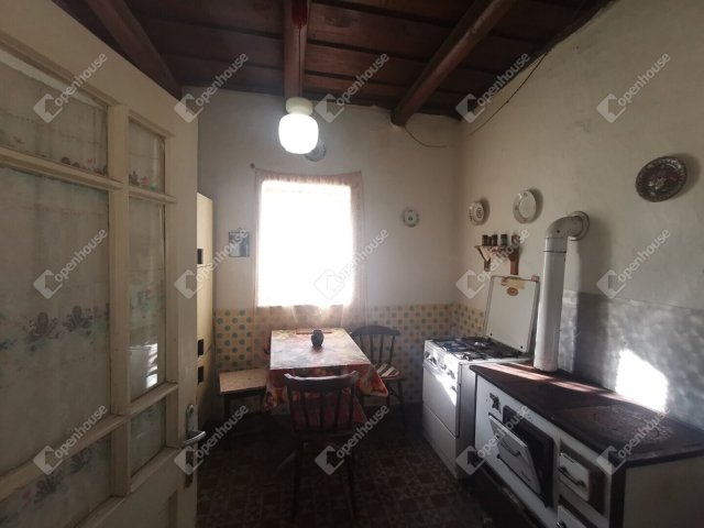 Eladó családi ház, Gelsén 6.75 M Ft, 4 szobás
