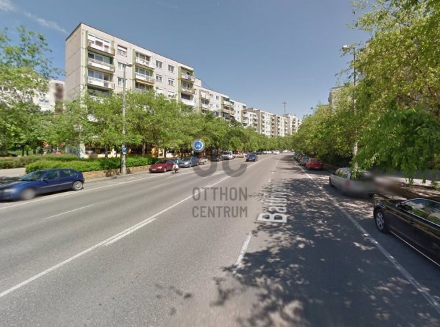 Eladó panellakás, Kecskeméten 39.99 M Ft, 2 szobás