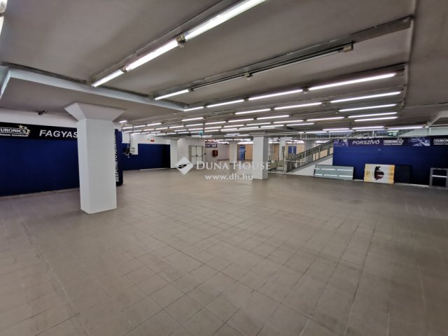 Kiadó üzlethelyiség, Tatabányán 3070 E Ft / hó