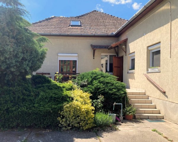 Eladó családi ház, Algyőn 87 M Ft, 3+3 szobás
