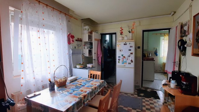 Eladó családi ház, Soponyán 25.9 M Ft, 2 szobás