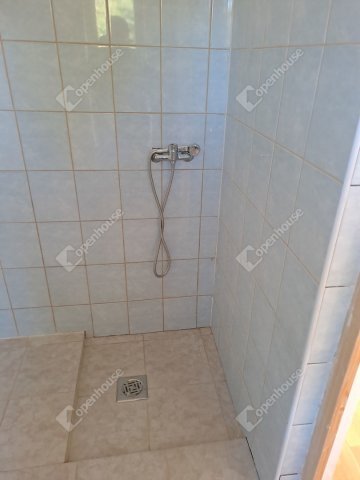Eladó családi ház, Baksán 10 M Ft, 2 szobás