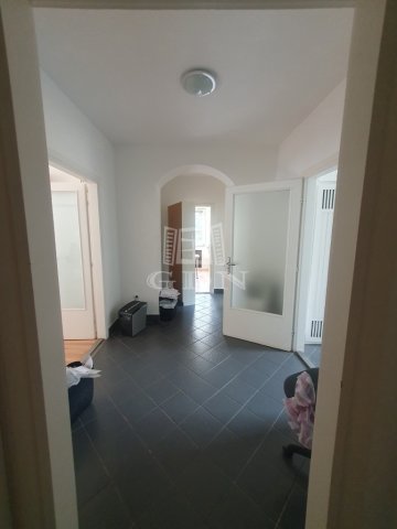 Kiadó iroda, Budapesten, II. kerületben 400 E Ft / hó, 3+1 szobás