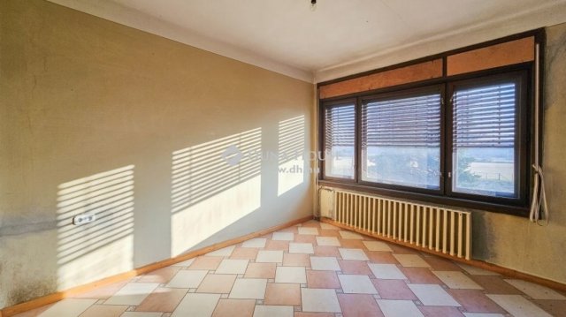 Eladó családi ház, Tápiószecsőn 59.9 M Ft, 5 szobás