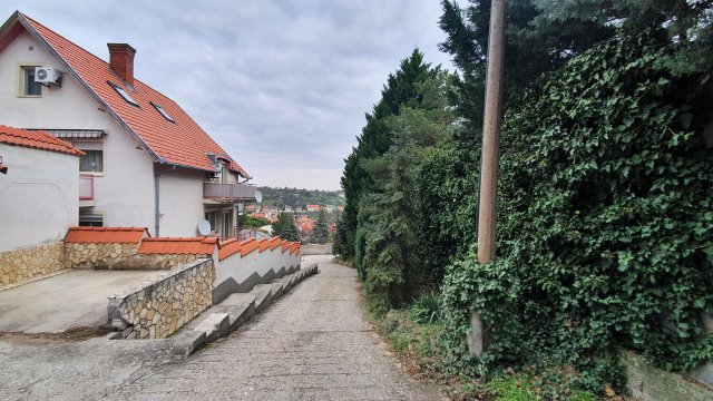 Eladó téglalakás, Pécsett, Szőlő utcában 76 M Ft, 4+1 szobás