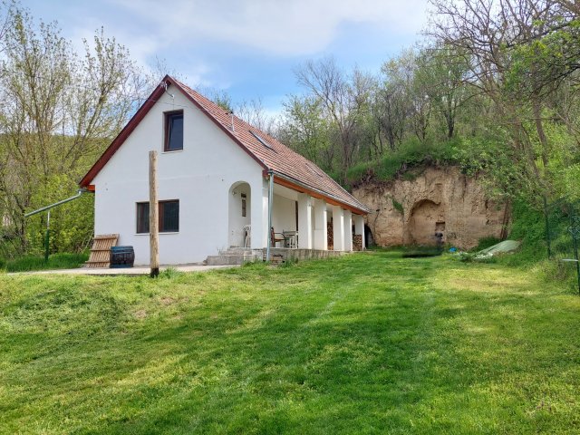 Eladó családi ház, Ozorán 32 M Ft, 2 szobás