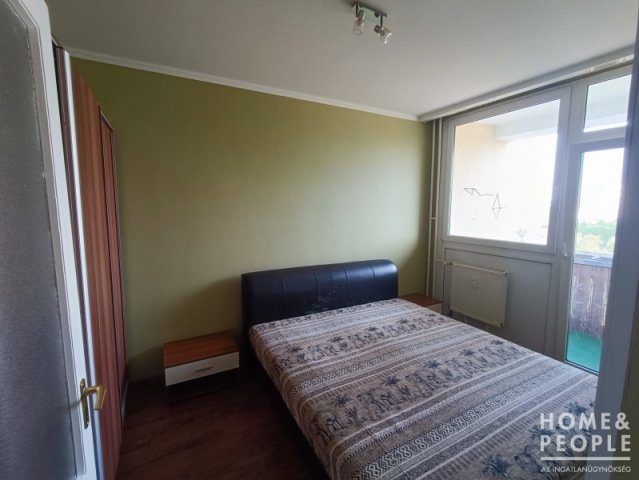 Eladó téglalakás, Szegeden 0.16 M Ft, 2 szobás