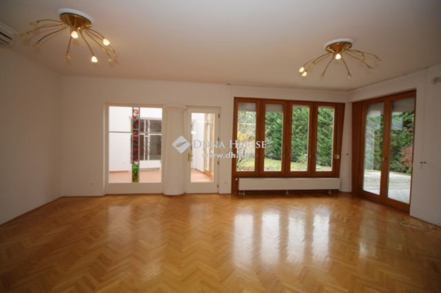 Eladó családi ház, Kecskeméten 275 M Ft, 8 szobás