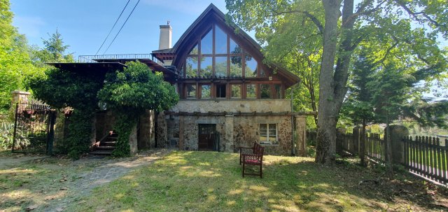 Eladó családi ház, Leányfaluban 244 M Ft, 9 szobás