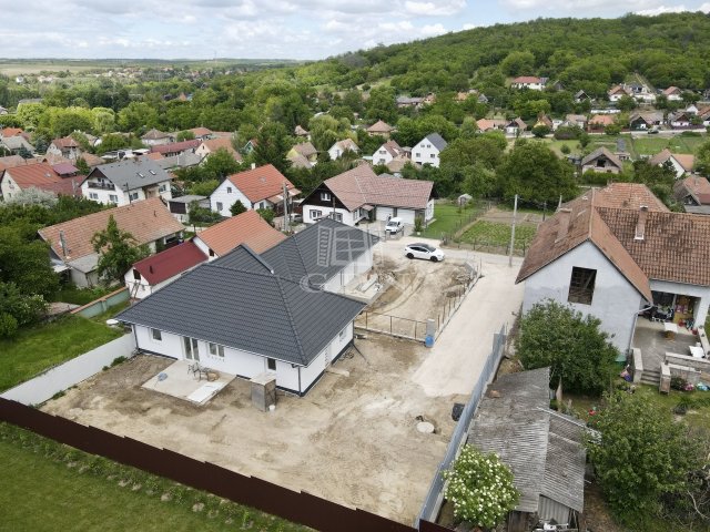 Eladó ikerház, Mendén 79 M Ft, 4 szobás / költözzbe.hu