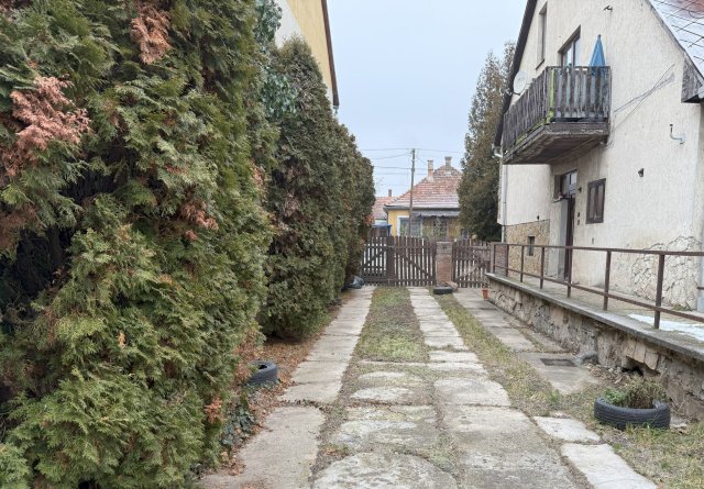 Eladó családi ház, Bicskén 74.9 M Ft, 6 szobás