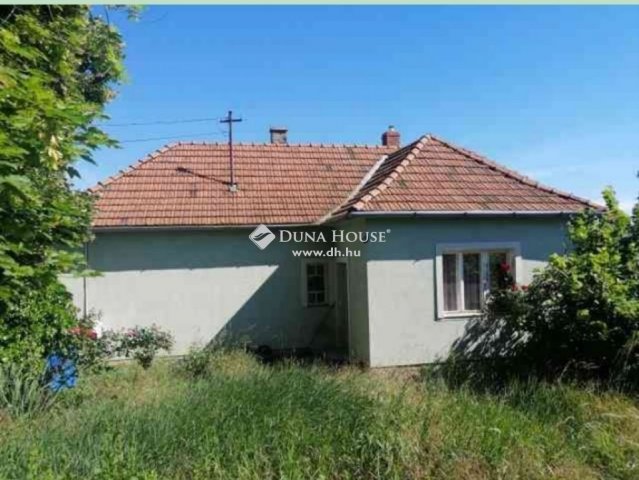 Eladó családi ház, Veszprémben 43.9 M Ft, 2 szobás