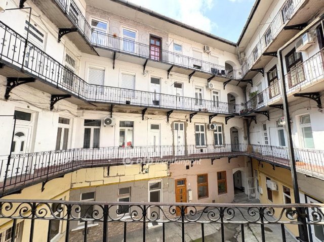 Eladó téglalakás, Budapesten, IX. kerületben 41.9 M Ft, 1 szobás