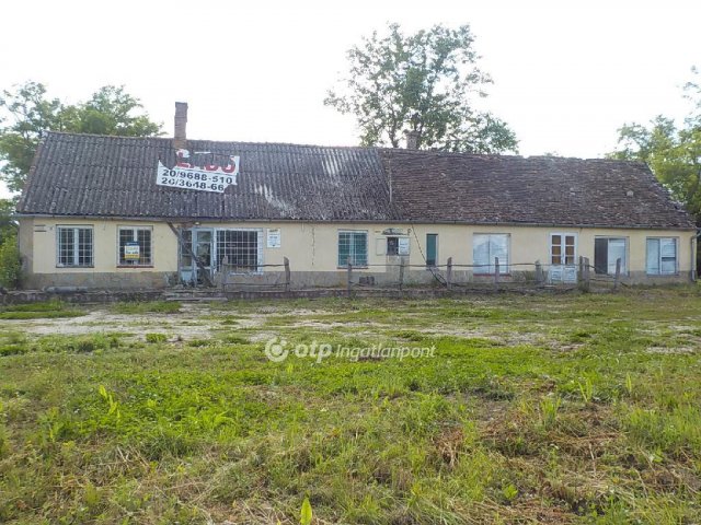 Eladó családi ház, Kadarkúton 21.5 M Ft, 4+2 szobás