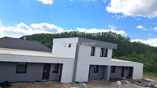 Eladó sorház, Ajkán 80 M Ft, 4 szobás / költözzbe.hu