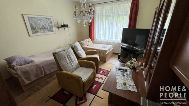 Eladó családi ház, Szegeden 47.999 M Ft, 2 szobás