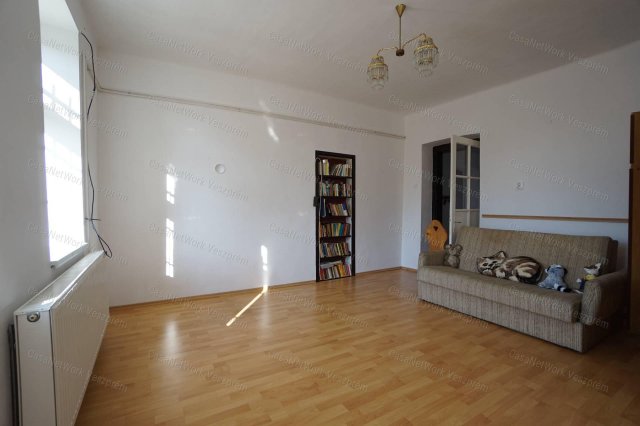 Eladó családi ház, Veszprémben 59.9 M Ft, 2 szobás