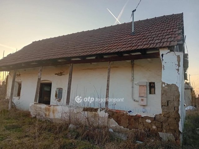 Eladó családi ház, Nagykerekin 4.8 M Ft, 1+1 szobás